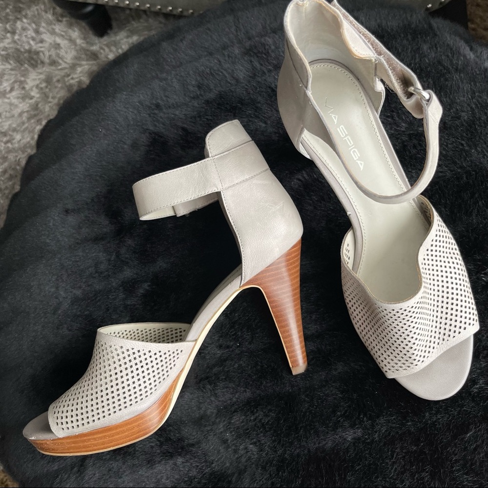 VIA SPIGA Taupe Leather Cut Out Peep Toe Heels